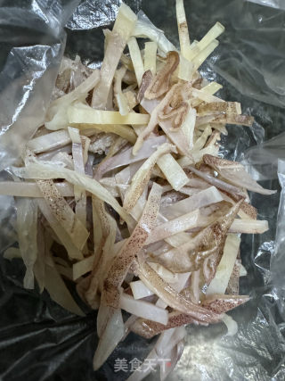 肉沫干鱿鱼炒粉丝的做法步调：2