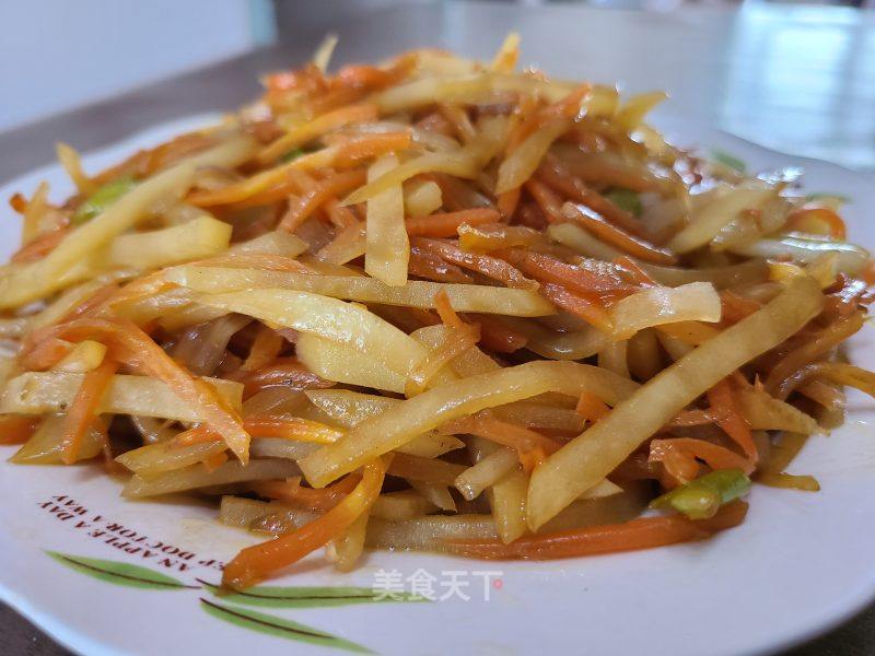 白皮土豆炒白萝卜丝的做法