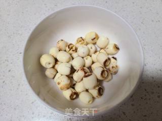 冰糖莲子浆的做法步调：2