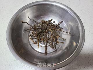 干豆角肉沫捞里的做法步调：1