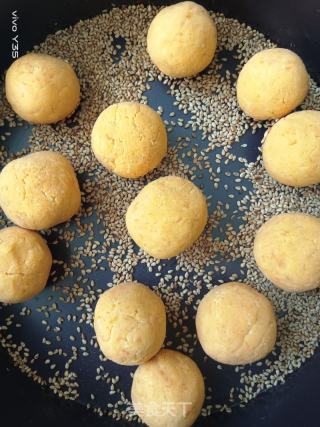 简朴易做的白薯球的做法步调：7