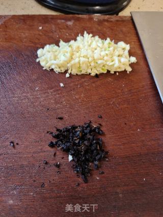 剁椒鱼头的做法步调：4