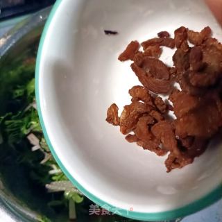 油渣拌苦菊的做法步调：7