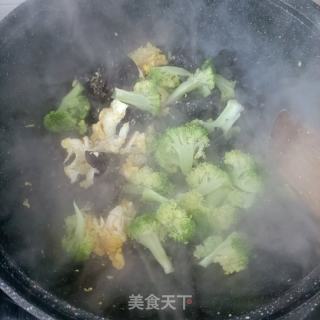 木耳西兰花炒蛋的做法步调：8