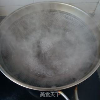 木耳西兰花炒蛋的做法步调：1