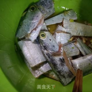 玉米里煎带鱼的做法步调：5