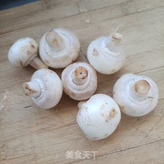 心蘑圆椒炒八爪鱼的做法步调：1