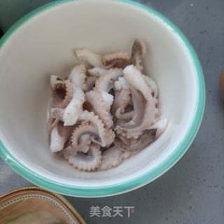 心蘑圆椒炒八爪鱼的做法步调：6