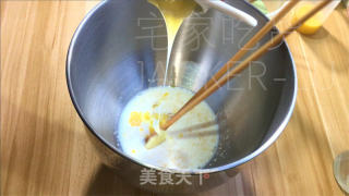 抹茶圣诞花环里包，共同的甘旨绽放，给人带去了一份清爽而温馨的节日气氛。的做法步调：3