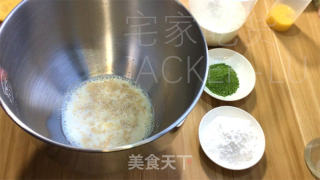 抹茶圣诞花环里包，共同的甘旨绽放，给人带去了一份清爽而温馨的节日气氛。的做法步调：1