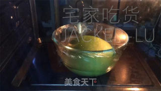 抹茶圣诞花环里包，共同的甘旨绽放，给人带去了一份清爽而温馨的节日气氛。的做法步调：9
