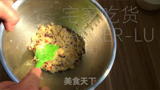 抹茶圣诞花环里包，共同的甘旨绽放，给人带去了一份清爽而温馨的节日气氛。的做法步调：14