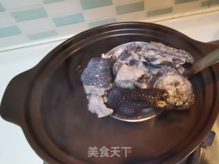 羊肚菌虫草黑鸡汤的做法步调：10