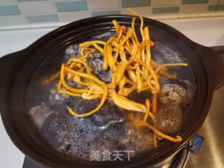 羊肚菌虫草黑鸡汤的做法步调：12