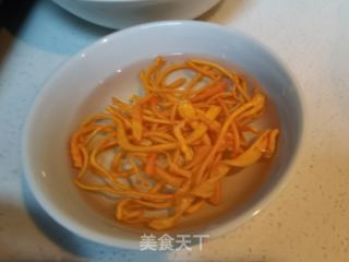 羊肚菌虫草黑鸡汤的做法步调：2