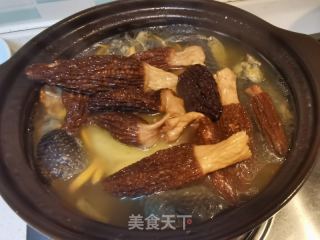 羊肚菌虫草黑鸡汤的做法步调：15
