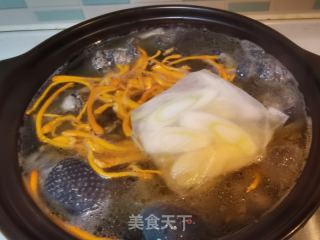 羊肚菌虫草黑鸡汤的做法步调：14