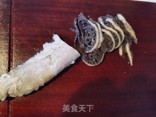 贡菜拌毛肚的做法步调：1