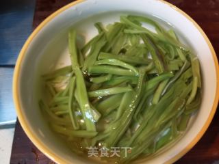 贡菜拌金针菇的做法步调：5