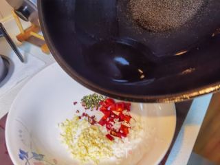 贡菜拌金针菇的做法步调：8