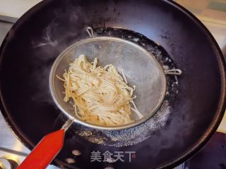 贡菜拌金针菇的做法步调：2