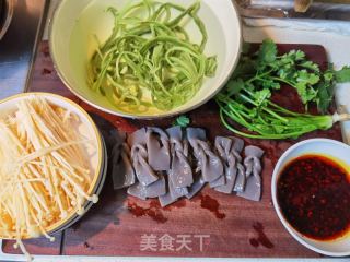 贡菜拌金针菇的做法步调：1