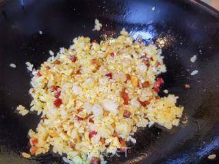 腊肉丁炒饭的做法步调：6