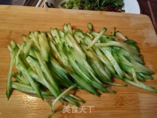 黄瓜拌金针菇的做法步调：3