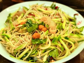 黄瓜拌金针菇的做法步调：7