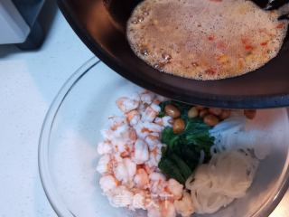 温拌菠菜虾仁花死米的做法步调：9