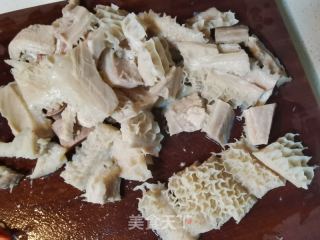 剁辣椒炒款项肚的做法步调：1