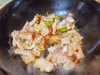 剁辣椒炒款项肚的做法步调：5