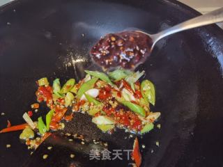 剁辣椒炒款项肚的做法步调：4