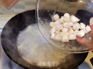 扇贝肉拌贡菜金针菇的做法步调：2