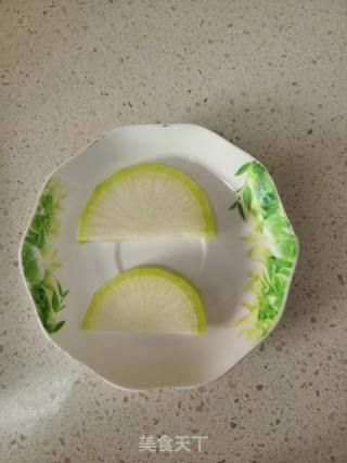 利剑萝卜雪梨火的做法步调：1