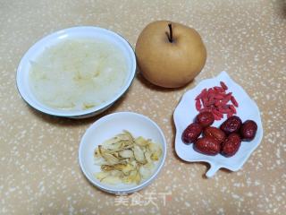 百开酥梨银耳羹的做法步调：1