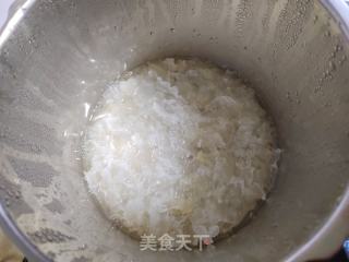 百开酥梨银耳羹的做法步调：2