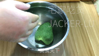 迷您抹茶豆沙小馒头，抹茶风味共同，表面翠绿清爽，里面坚实苦涩。的做法步调：5