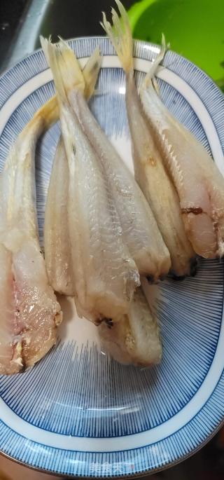 白烧白娘鱼的做法步调：1