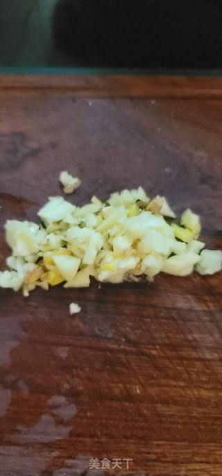 白烧白娘鱼的做法步调：2