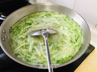 羊肉萝卜饺子的做法步调：3