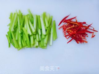 干煸蚕蛹的做法步调：4