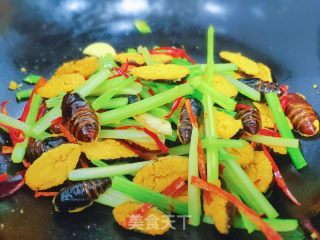 干煸蚕蛹的做法步调：10