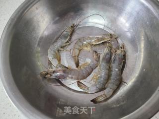 黄豆炒虾仁的做法步调：2