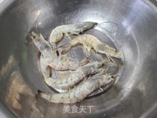 黄豆炒虾仁的做法步调：1