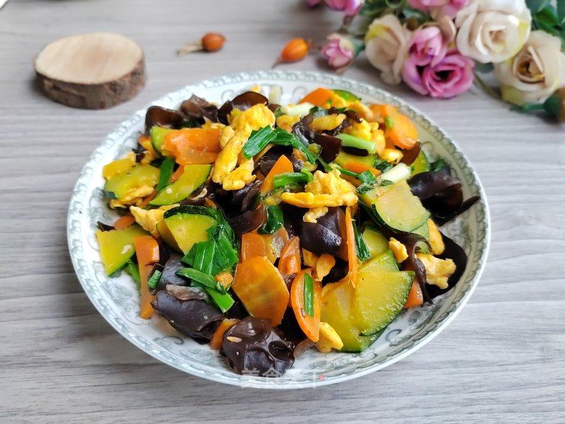 乌木耳北瓜炒蛋的做法