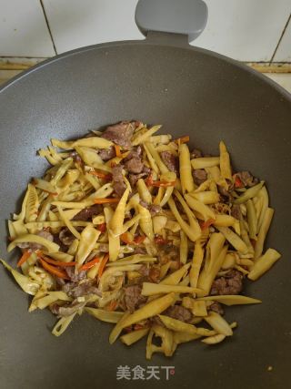 笋子炒牛肉的做法步调：9