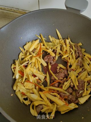 笋子炒牛肉的做法步调：8