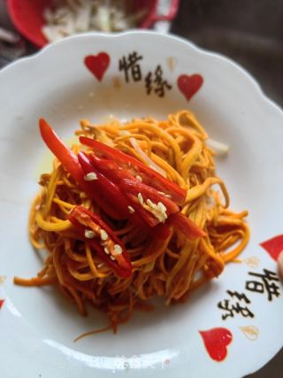 小米辣拌虫草花的做法步调：6