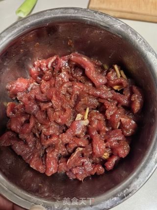 辣炒牛柳的做法步调：2